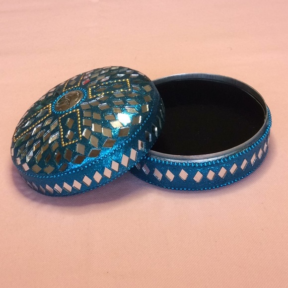 FINAL SALE PRICE Pretty Box Decorated with Diamond Mirrors - Picture 6 of 6